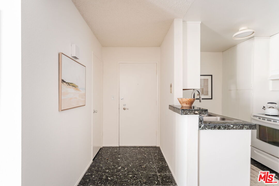 355 S Los Robles Ave Unit: 210