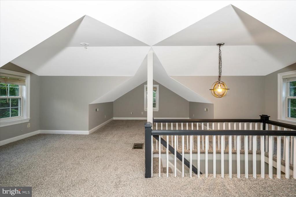 1552 DENNIS ROAD
