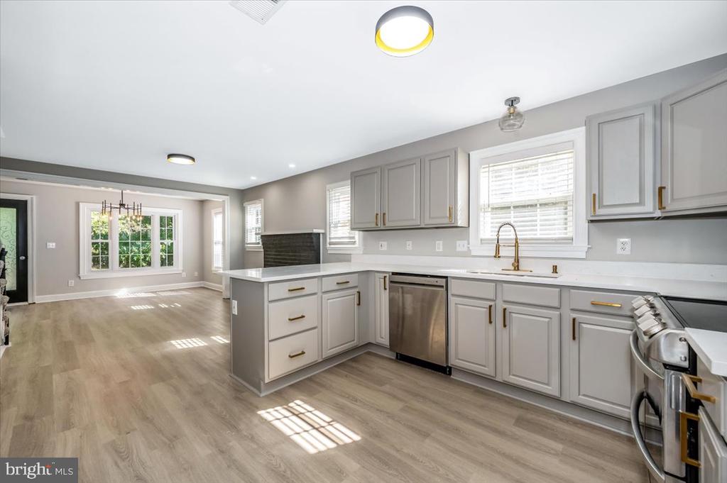 1552 DENNIS ROAD