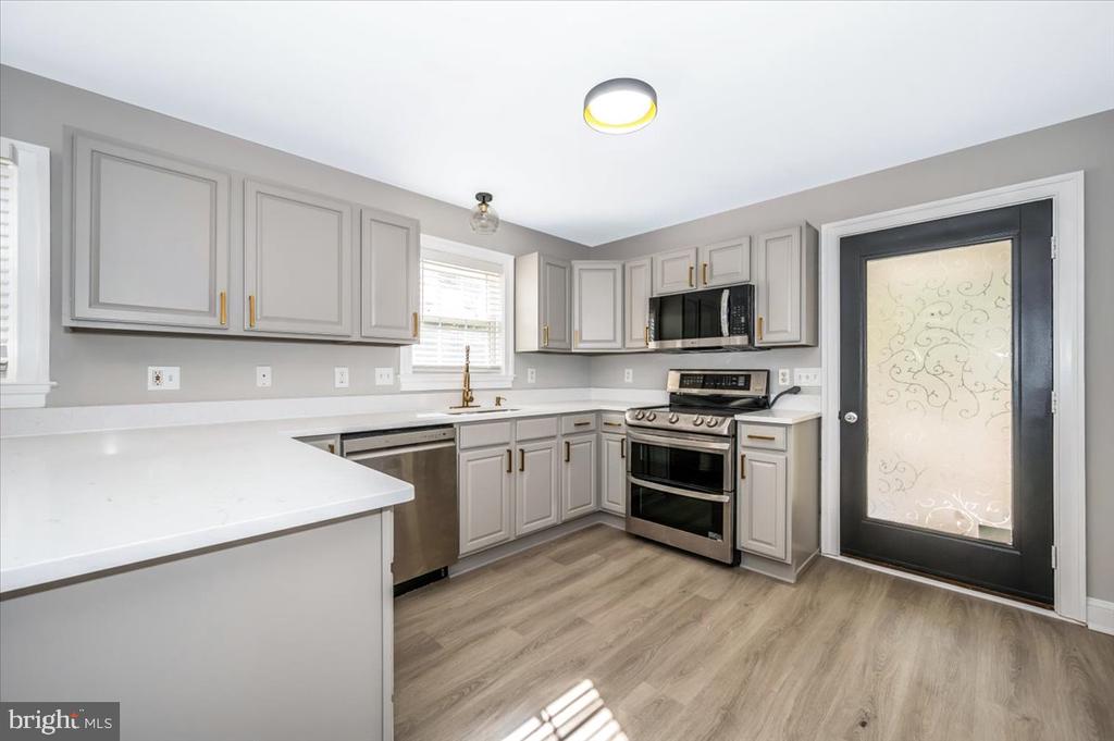 1552 DENNIS ROAD