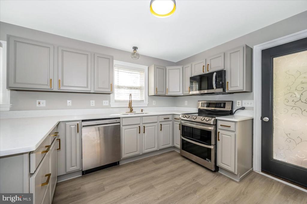 1552 DENNIS ROAD