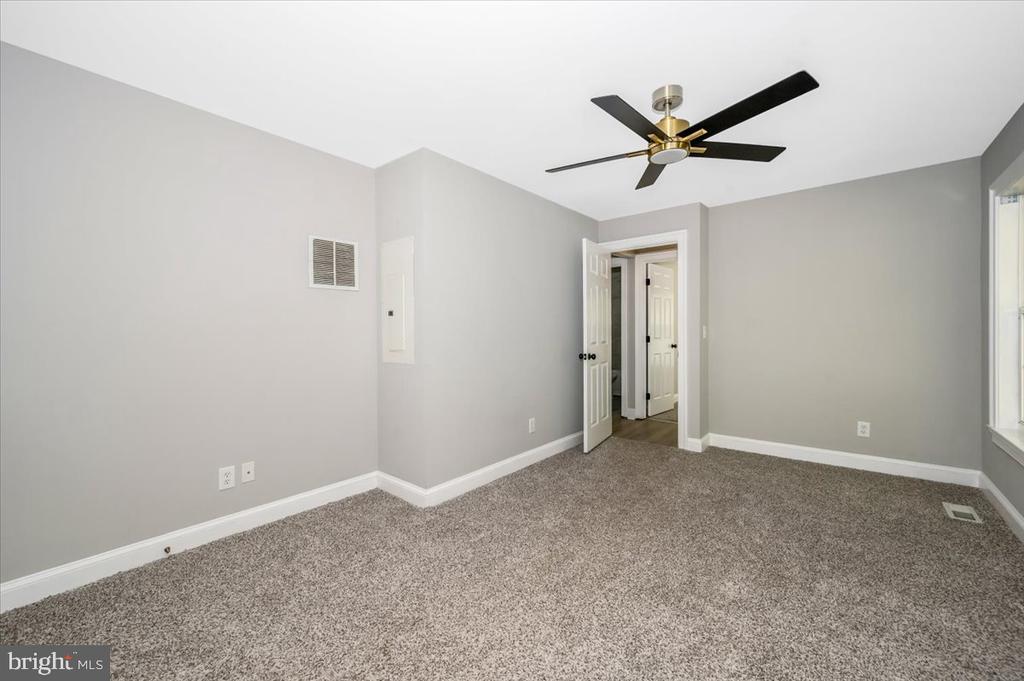 1552 DENNIS ROAD