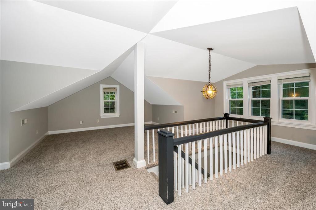 1552 DENNIS ROAD