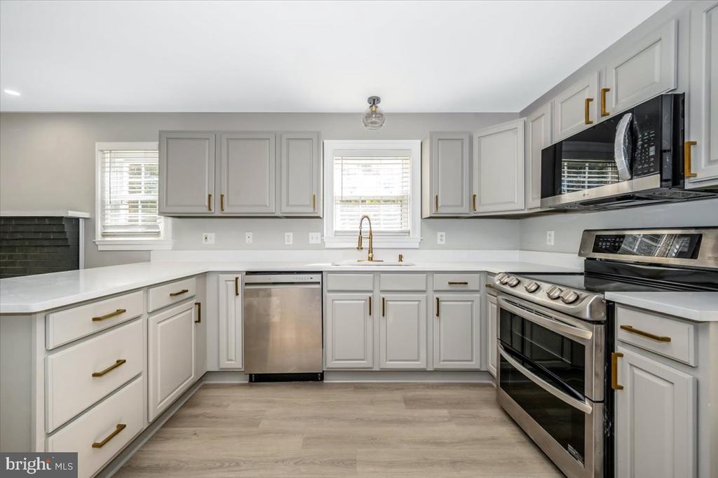 1552 DENNIS ROAD