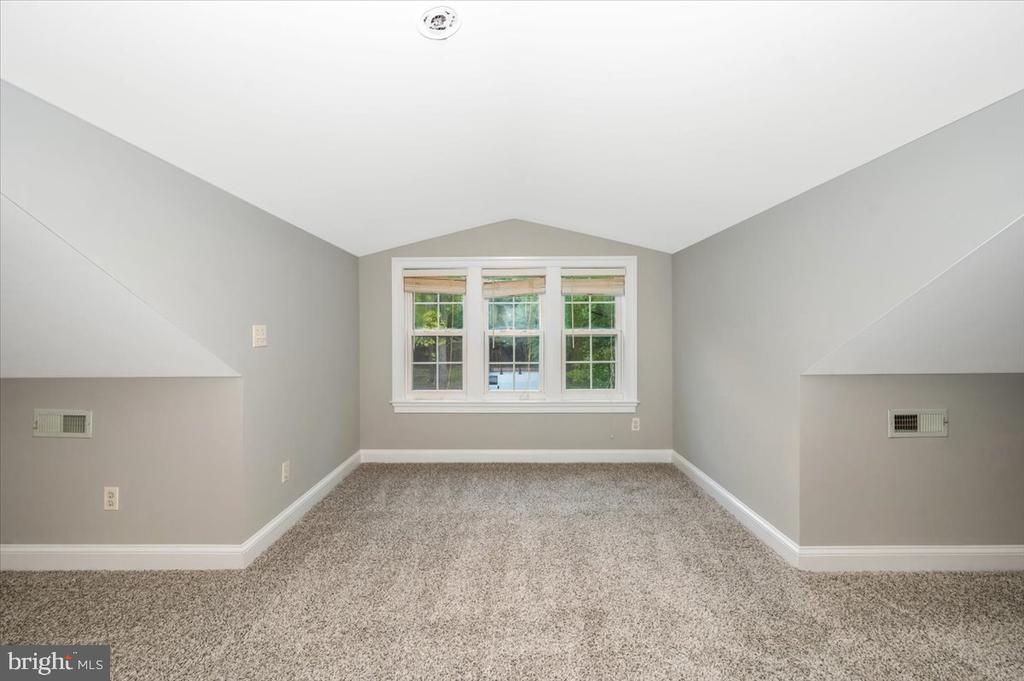 1552 DENNIS ROAD