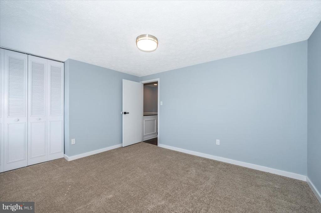 7 RUSSET COURT