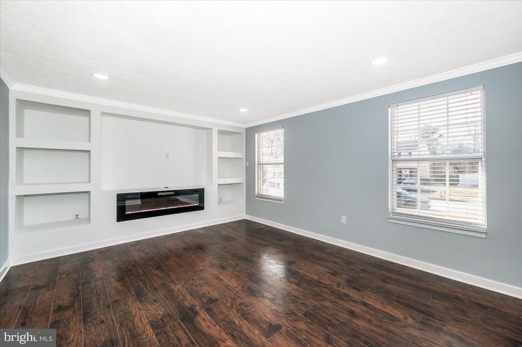 7 RUSSET COURT