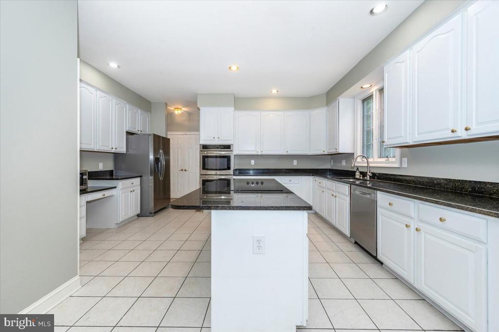 3220 WINMOOR DRIVE