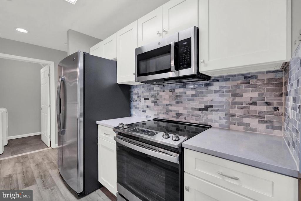 2406 ELLSWORTH WAY 1B
