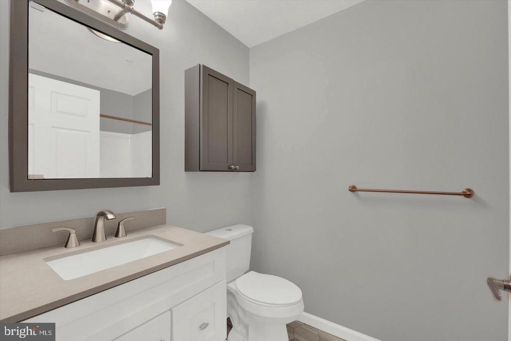 2406 ELLSWORTH WAY 1B