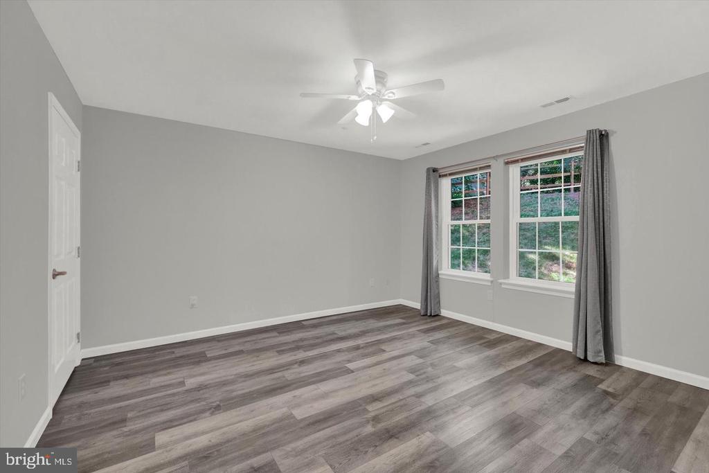 2406 ELLSWORTH WAY 1B