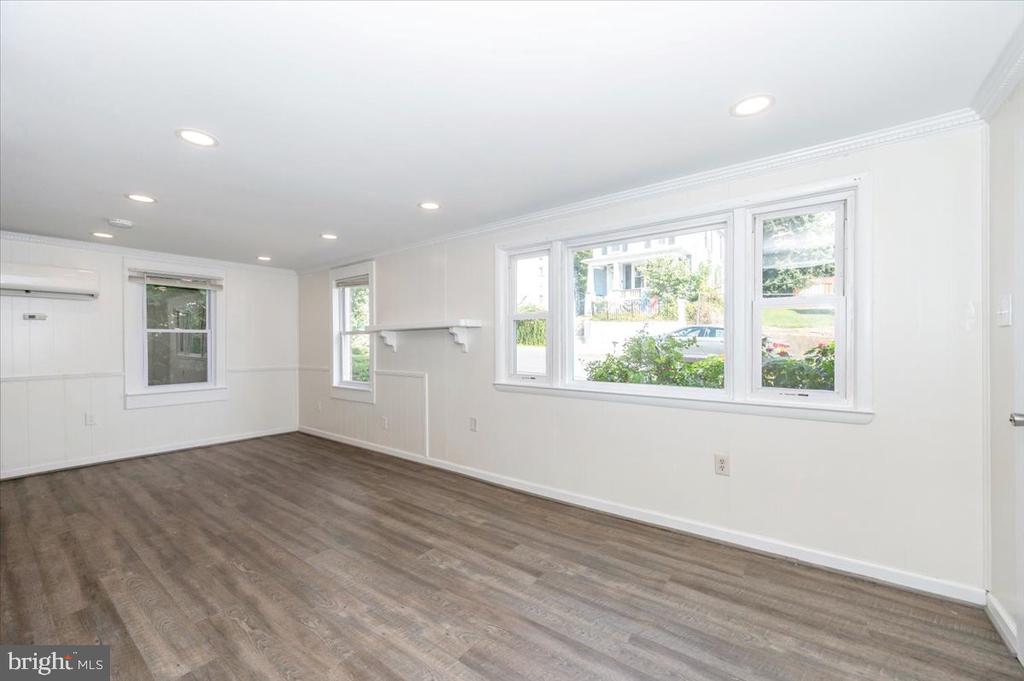 10 E E STREET