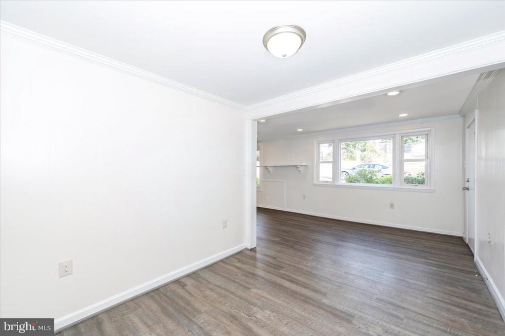 10 E E STREET