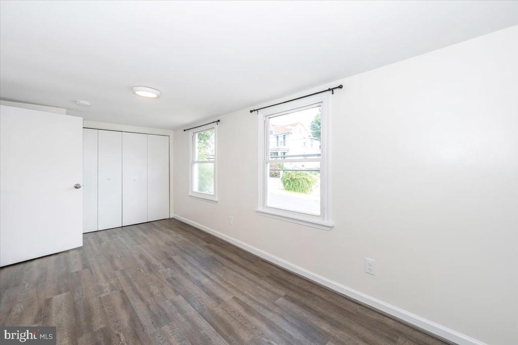 10 E E STREET