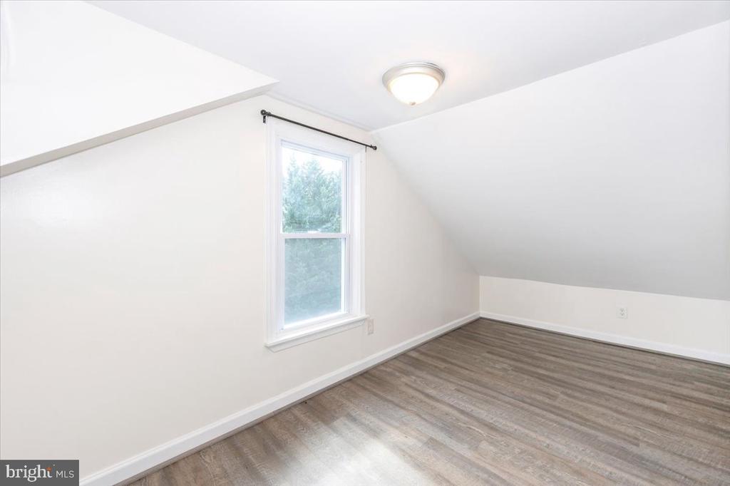 10 E E STREET