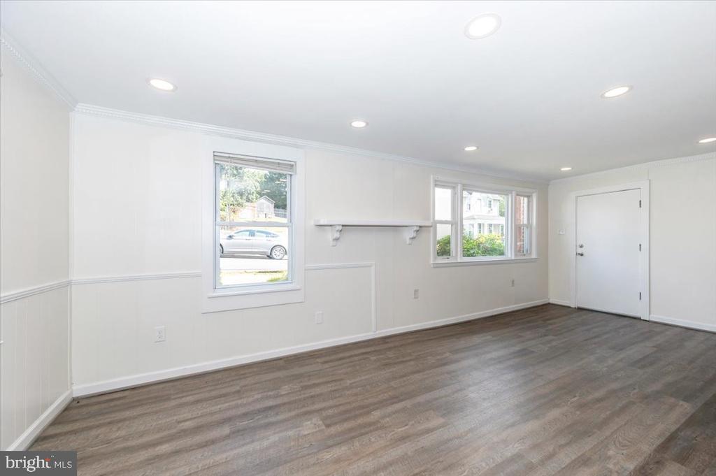 10 E E STREET