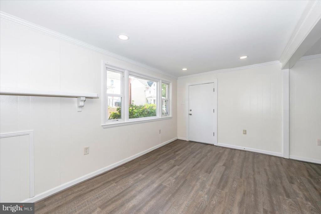 10 E E STREET