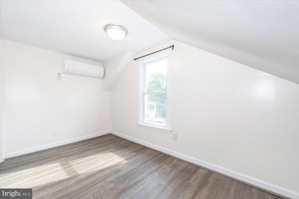 10 E E STREET