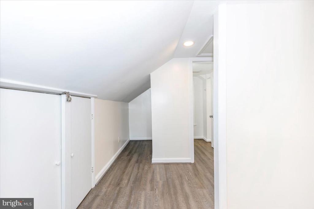 10 E E STREET