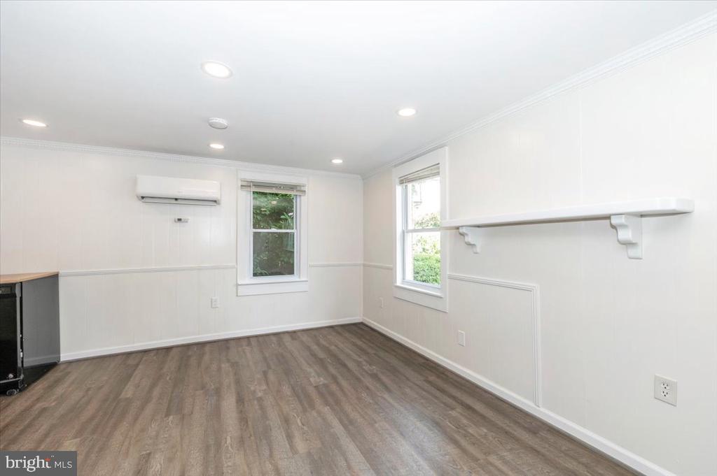 10 E E STREET