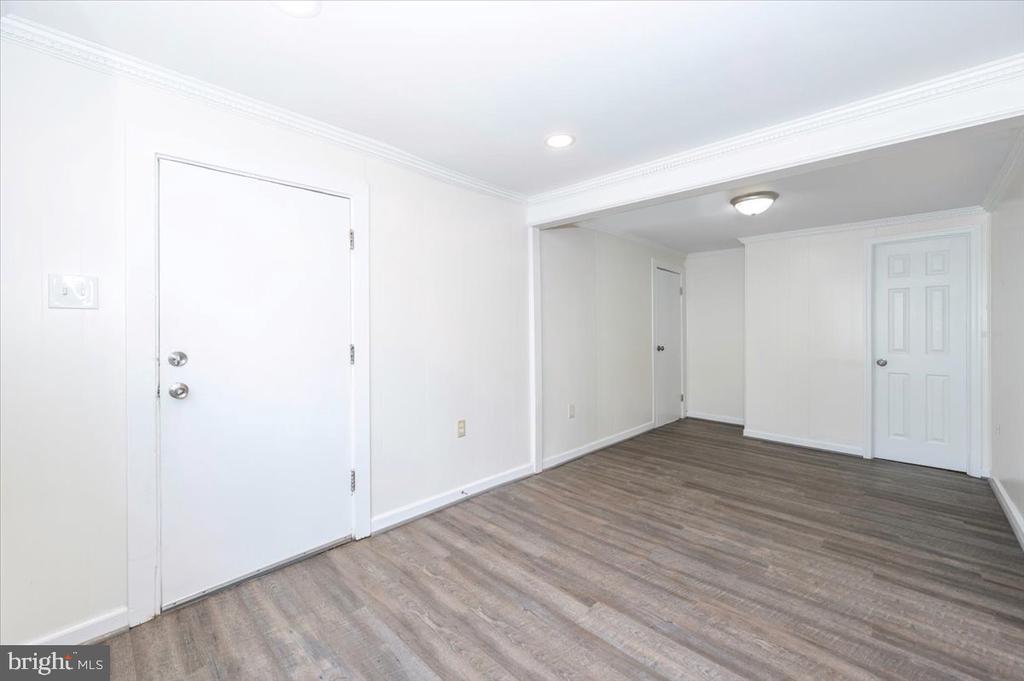10 E E STREET