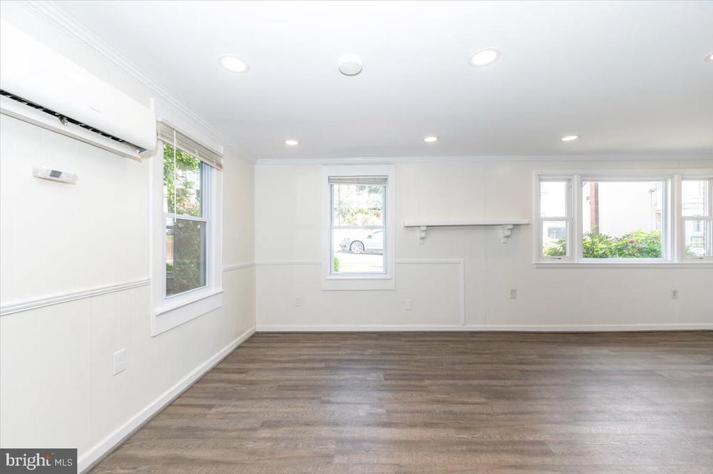 10 E E STREET