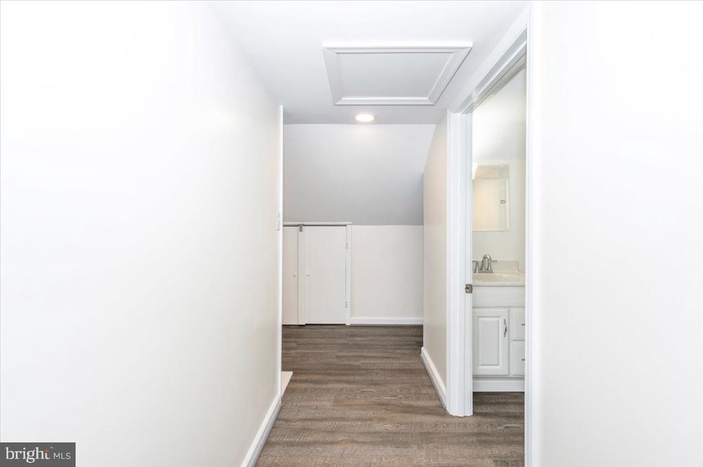 10 E E STREET