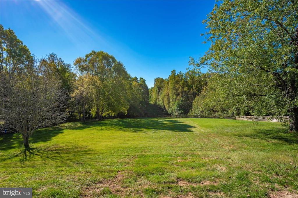 7611 HAWKINS CREAMERY ROAD