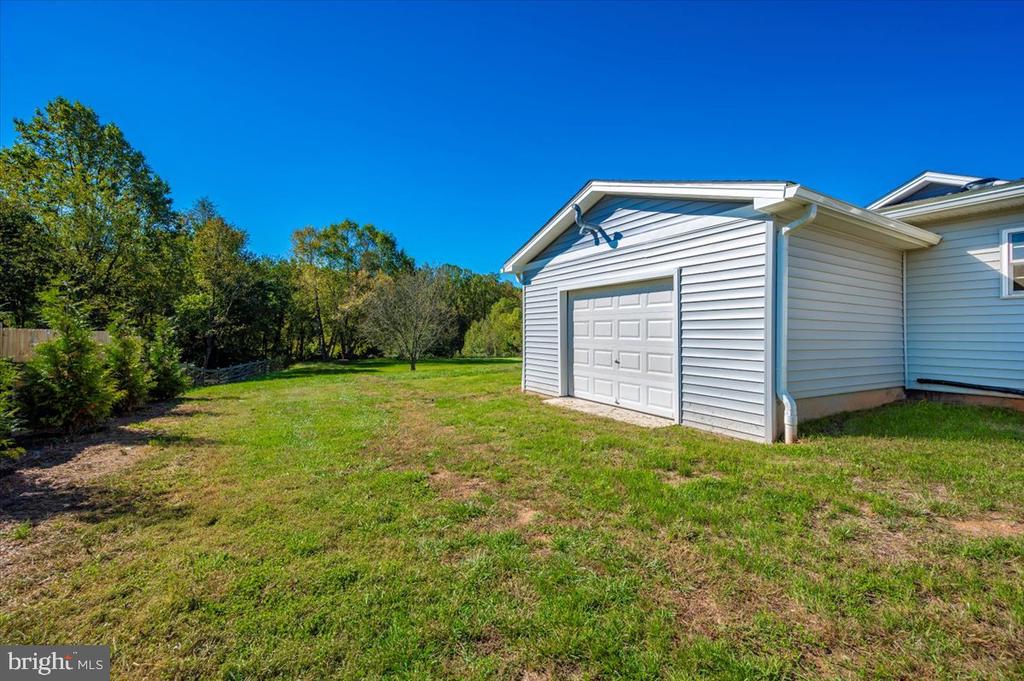 7611 HAWKINS CREAMERY ROAD