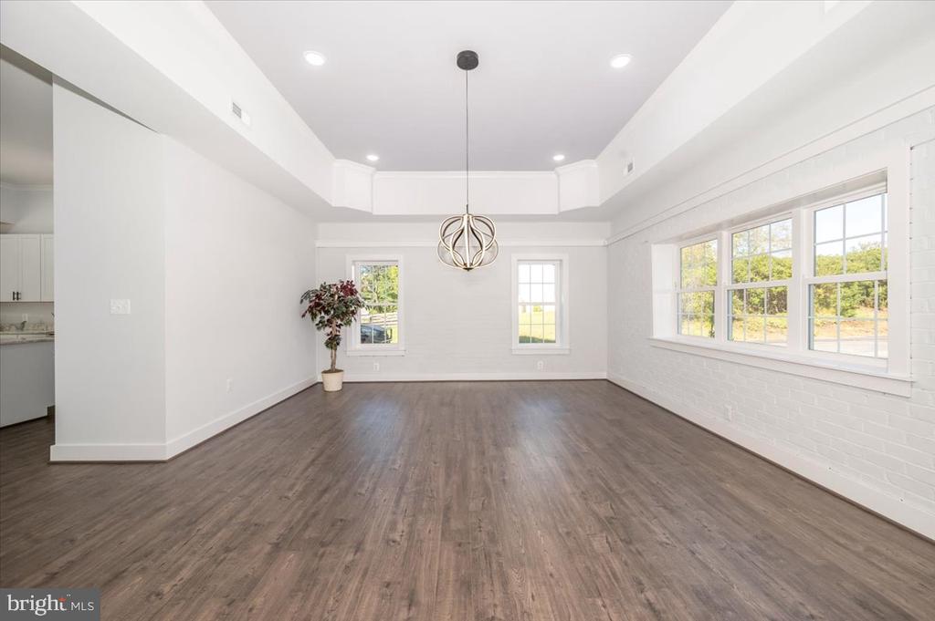 7611 HAWKINS CREAMERY ROAD