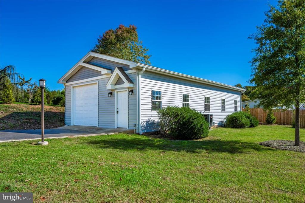 7611 HAWKINS CREAMERY ROAD