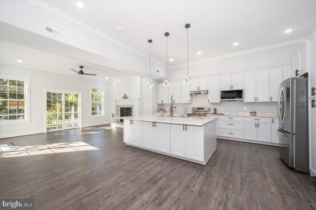 7611 HAWKINS CREAMERY ROAD