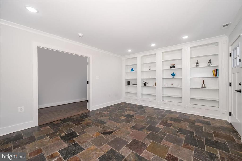 7611 HAWKINS CREAMERY ROAD