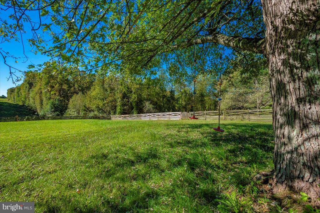 7611 HAWKINS CREAMERY ROAD
