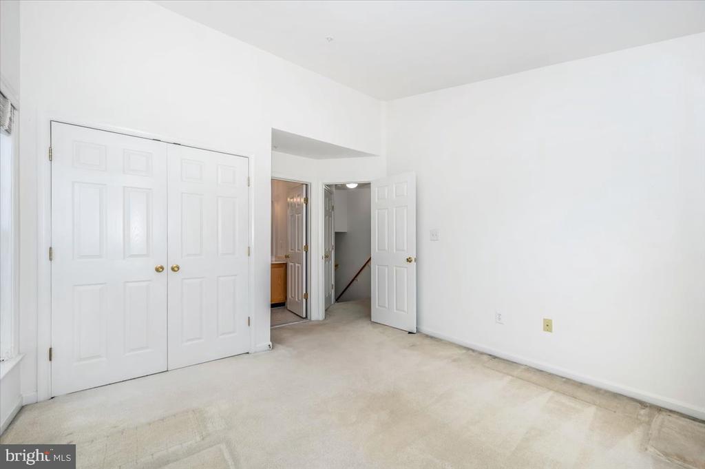 991 HILLSIDE LAKE TERRACE 906