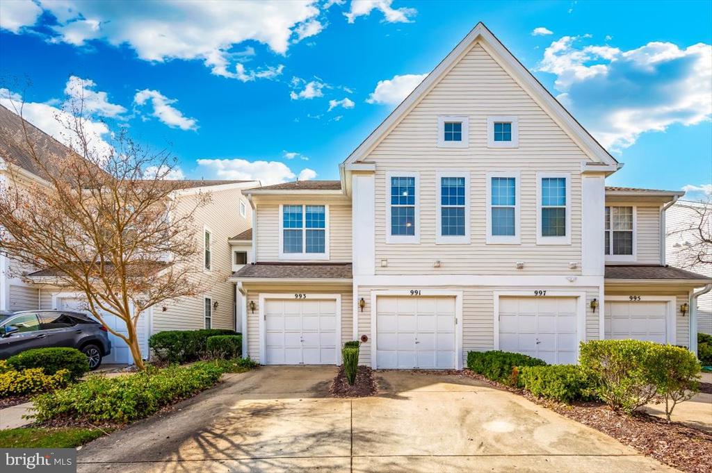 991 HILLSIDE LAKE TERRACE 906