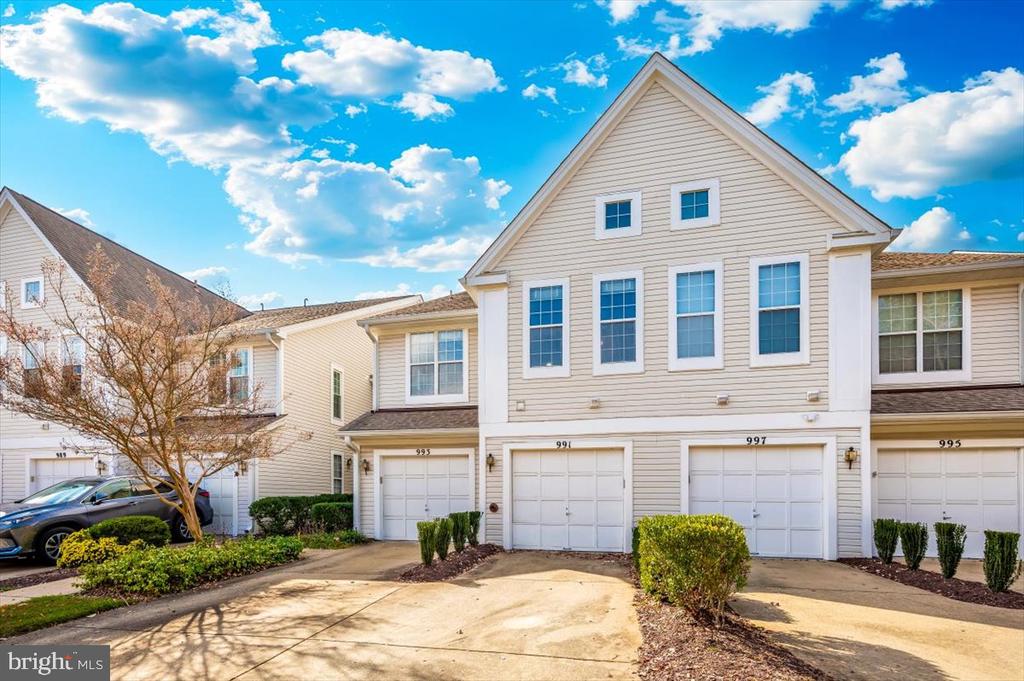991 HILLSIDE LAKE TERRACE 906