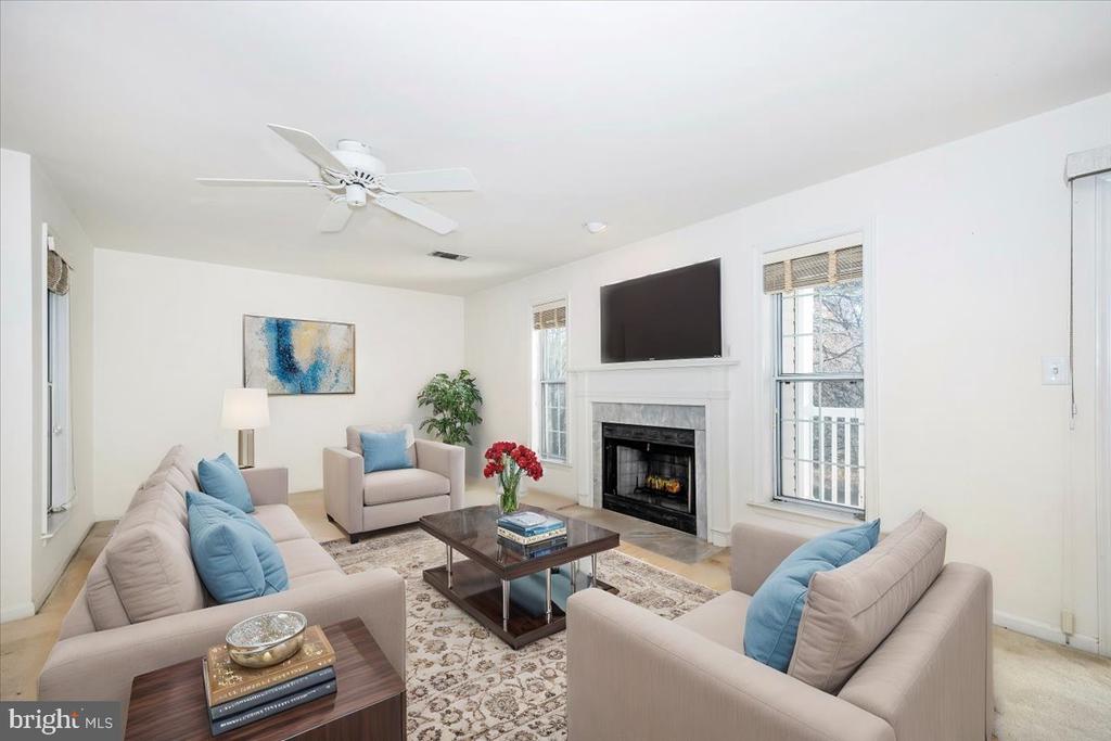 991 HILLSIDE LAKE TERRACE 906