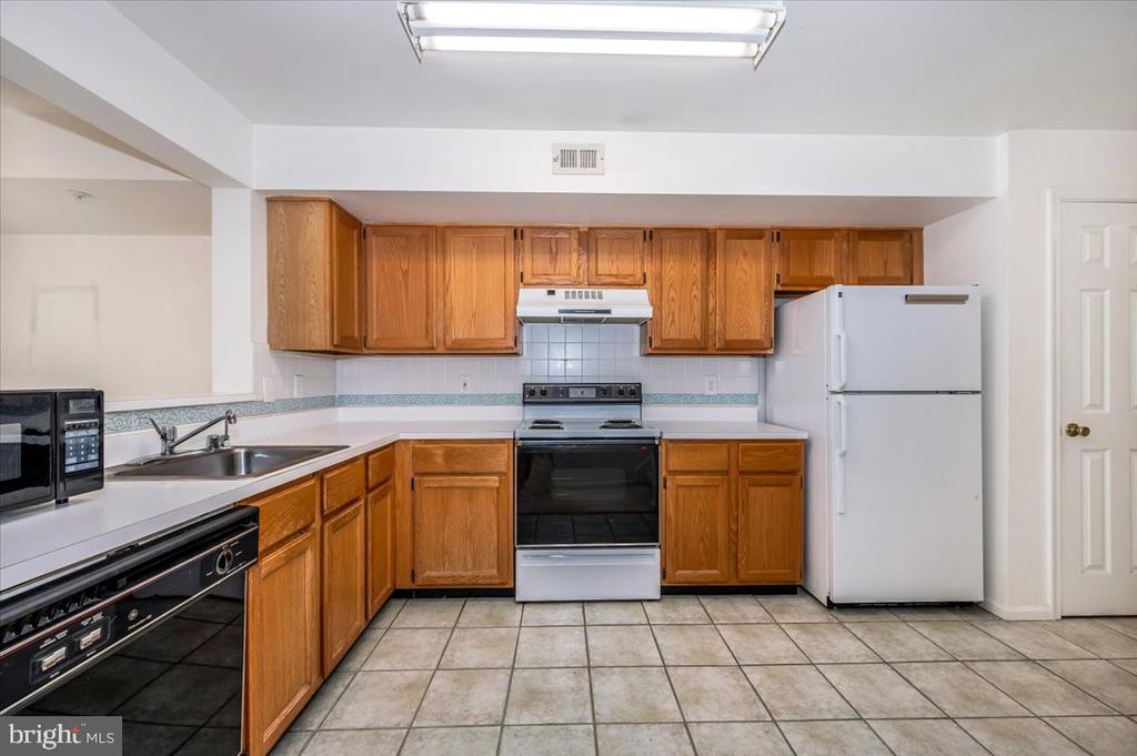 991 HILLSIDE LAKE TERRACE 906