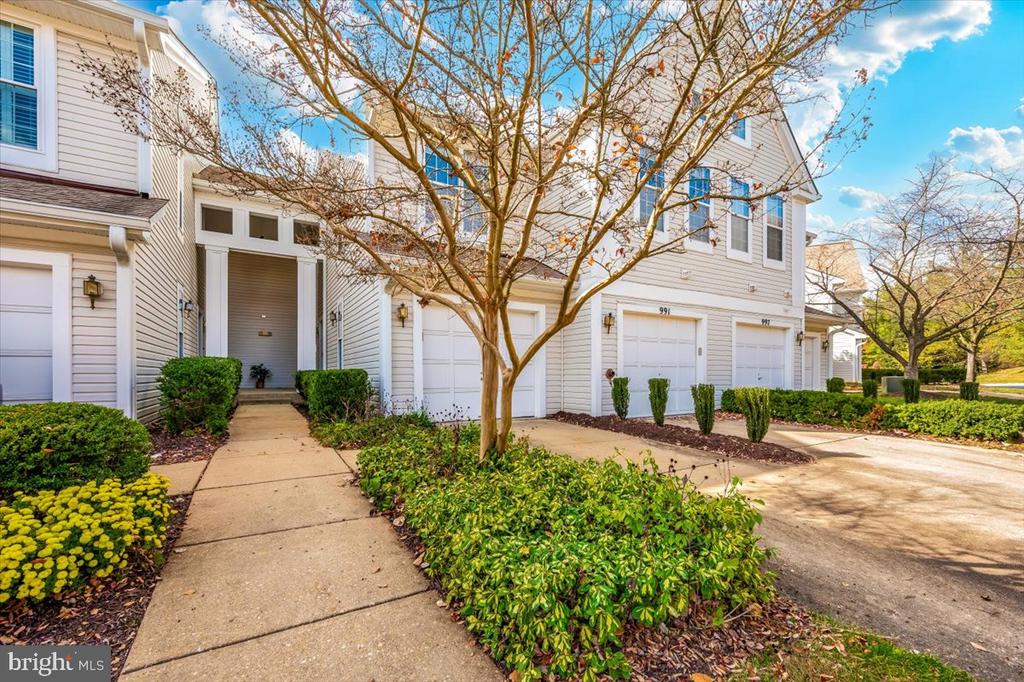 991 HILLSIDE LAKE TERRACE 906