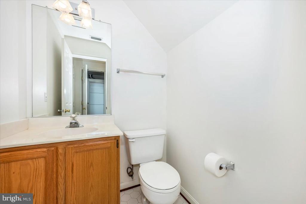 991 HILLSIDE LAKE TERRACE 906