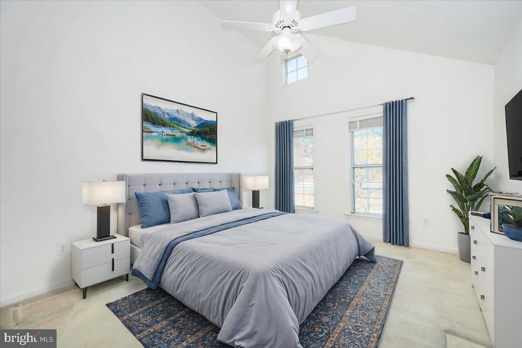 991 HILLSIDE LAKE TERRACE 906