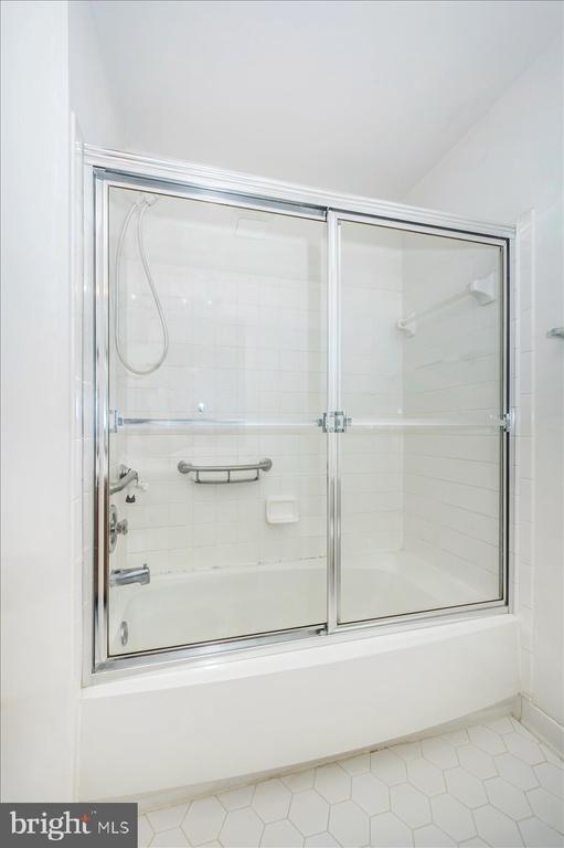 991 HILLSIDE LAKE TERRACE 906