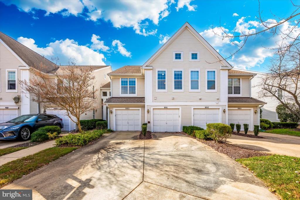 991 HILLSIDE LAKE TERRACE 906