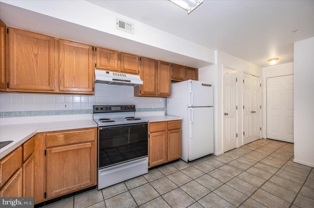 991 HILLSIDE LAKE TERRACE 906