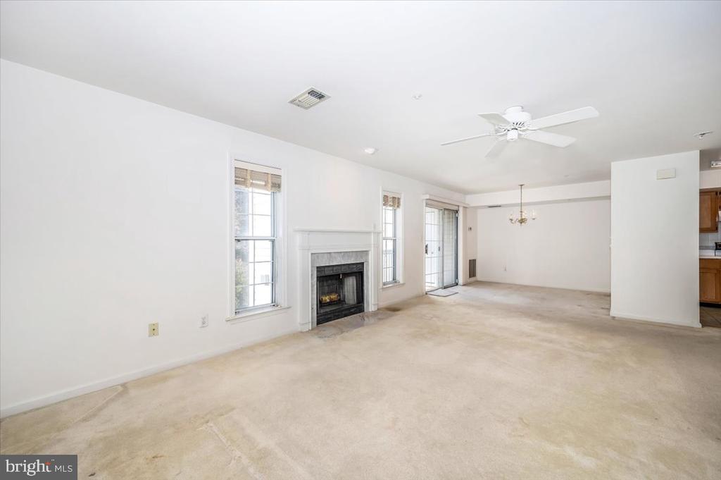 991 HILLSIDE LAKE TERRACE 906