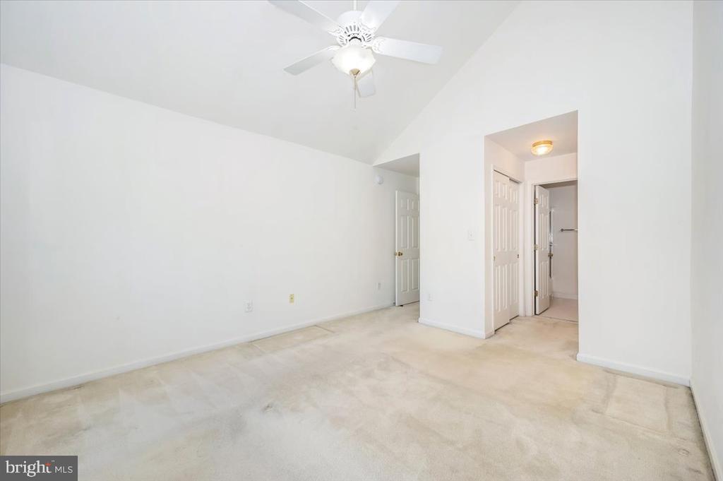 991 HILLSIDE LAKE TERRACE 906