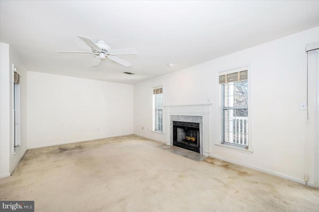 991 HILLSIDE LAKE TERRACE 906