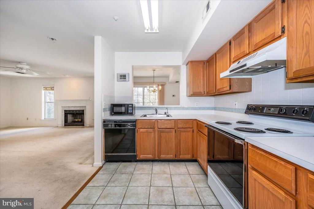 991 HILLSIDE LAKE TERRACE 906