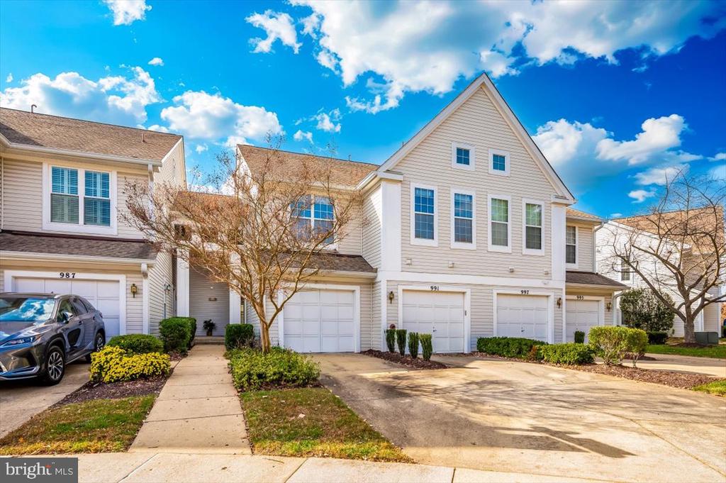 991 HILLSIDE LAKE TERRACE 906